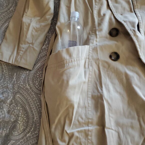 Classic Light Tan Trench Coat With Pockets - Picture 4 of 8